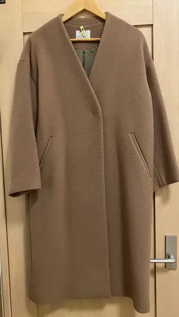 이에나 울 코트