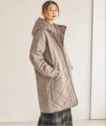 스튜디오 클립 퀼팅 후드 코트 베이지