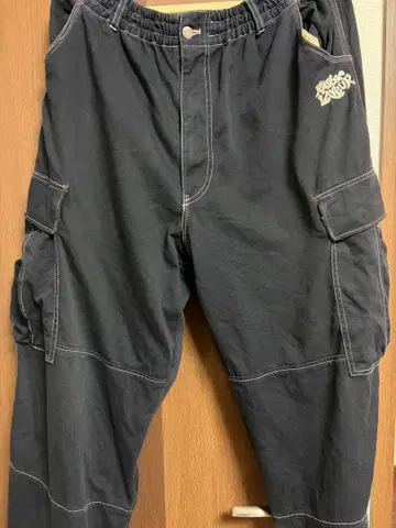 카고 팬츠 블랙 사이드 포켓 포함