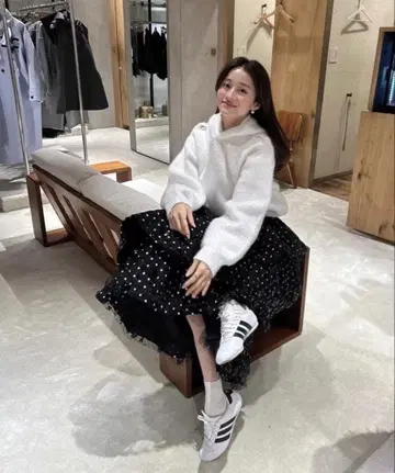 Bibiy 키라키라 화이트 후드티