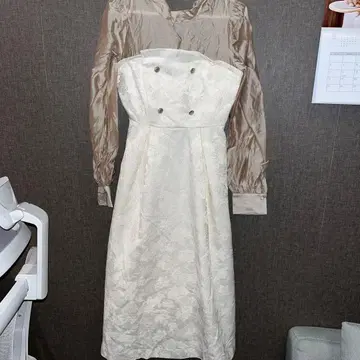 엘레강트한 아이보리 긴팔 원피스