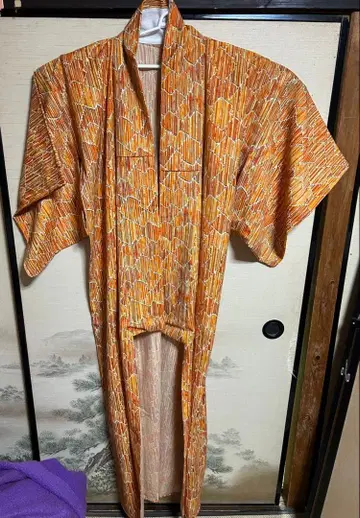 오렌지 계열 기하학 패턴 겉옷