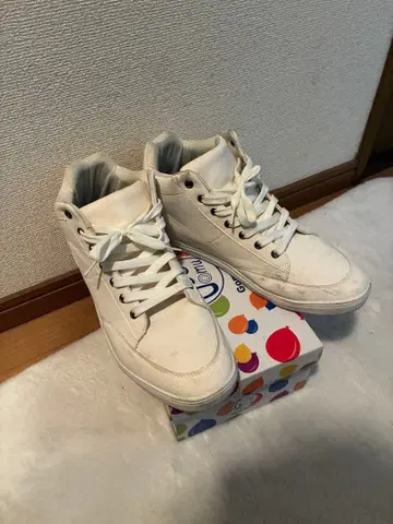 화이트 하이컷 스니커즈