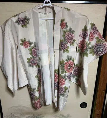 실크제 꽃무늬 겉옷 크림색