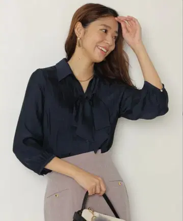 저스길리티 블라우스