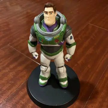 버즈 라이트이어 피규어 받침대 포함