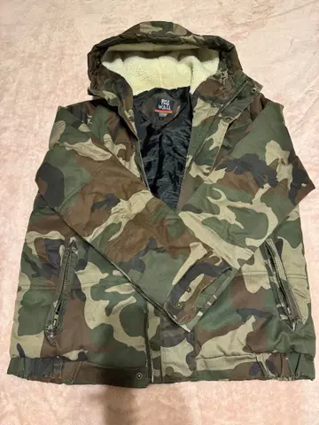 OFF THE WALL 카모플라쥬 다운 자켓 L