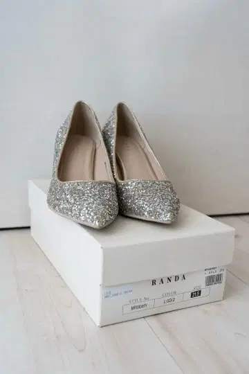 RANDA 실버 글리터 펌프스