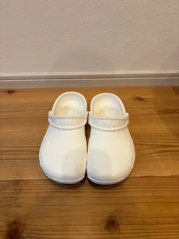 Crocs 화이트 클로그 샌들