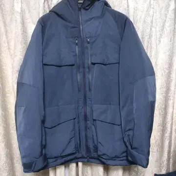 새상품급 유니클로 화이트 마운티니어링 하이브리드 다운 자켓 L 사이즈