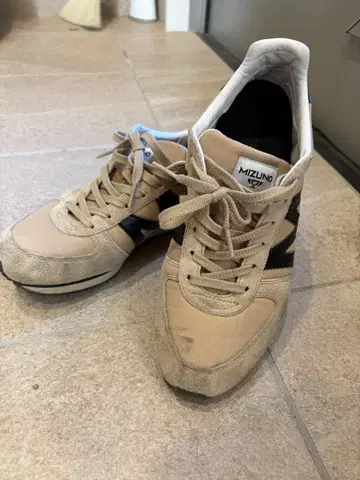 MIZUNO 스니커즈 신발 베이지/블랙