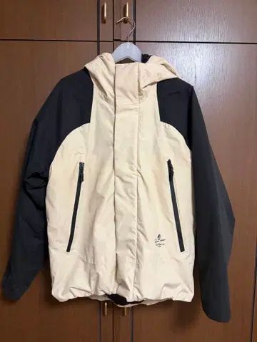 워크맨 마운틴 파카 베이지 x 블랙 L 사이즈