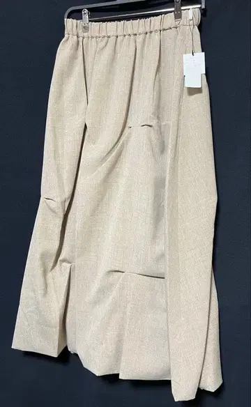 미개봉 새상품 베이지 플레어 스커트 사이즈 38