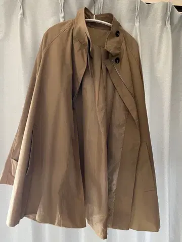 베이지 케이프 코트