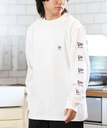 [ 미사용 새상품 ] New Era 화이트 긴팔 티셔츠