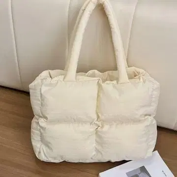 크림색 퀼팅 숄더백 rc