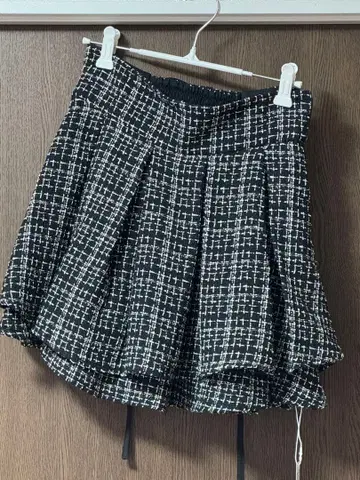 체크 무늬 플리츠 스커트
