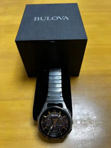BULOVA 블랙 크로노그래프 손목시계