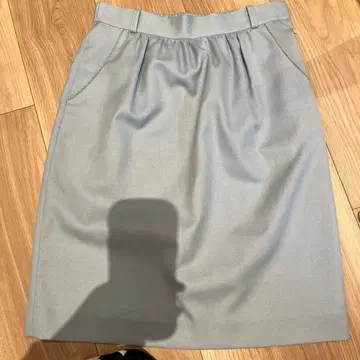 라이트 그레이 타이트 스커트 무릎 기장