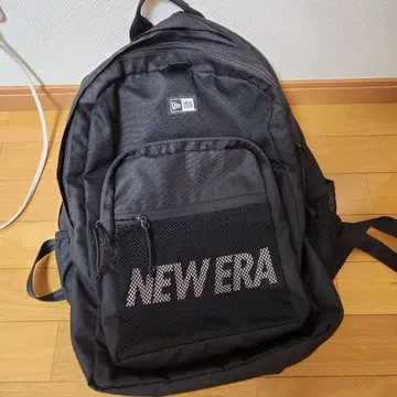 NEW ERA 블랙 백팩