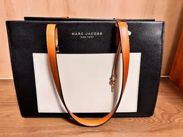 MARC JACOBS 블랙 화이트 토트백