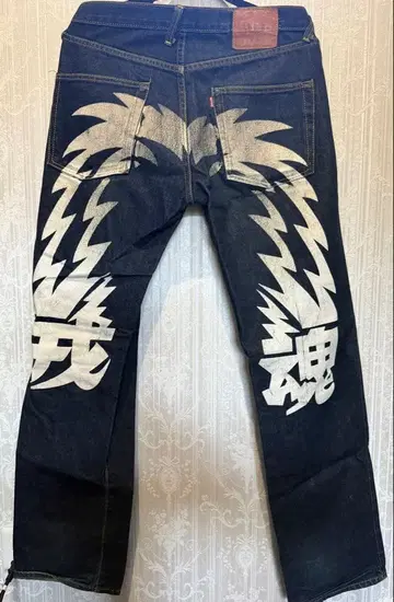 EVISU 데님 한자 디자인