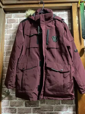 택 포함 새상품 버건디 다운 자켓