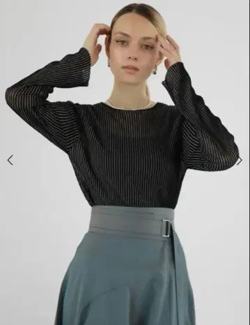 스트라이프 긴팔 니트 오픈백