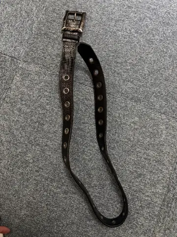 다크 브라운 가죽 스터드 벨트