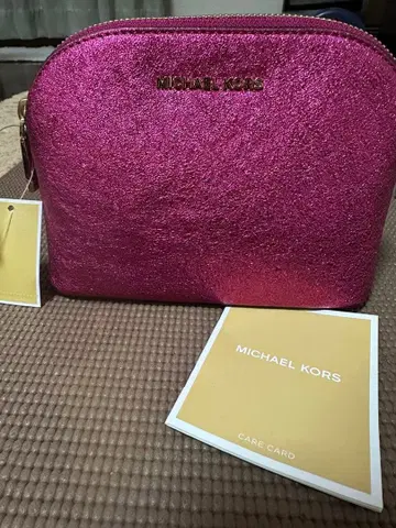 택 포함 새상품 MICHAEL KORS 메탈릭 핑크 파우치