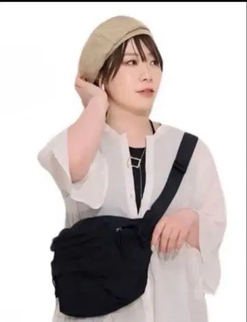 오카다 유리 시마무라 바디백 블랙 웨스트 파우치