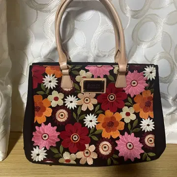 Che Che 꽃무늬 자수 핸드백