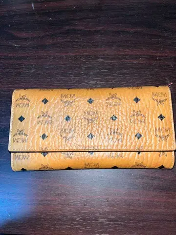 MCM 오렌지 가죽 장지갑
