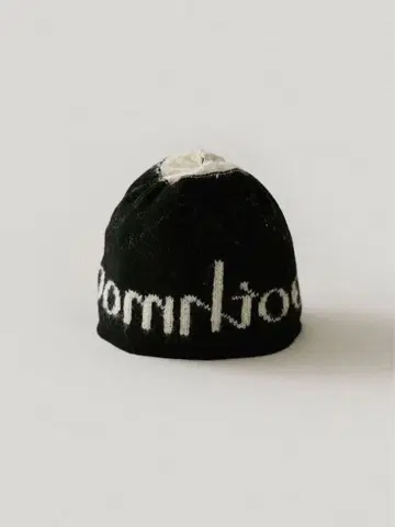 smoothmood 블랙과 화이트 레터링 니트 모자