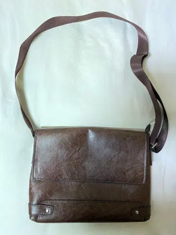 브라운 가죽 숄더백