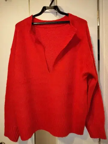 에어리 깊은 V넥 니트 레드 프리 사이즈