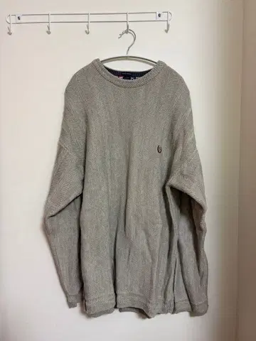 그레이 긴팔 니트 스웨터