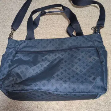 네이비 숄더백 지퍼 포함