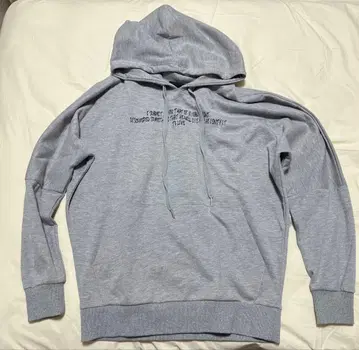 M 사이즈 남성용 그레이 후드티 텍스트 디자인