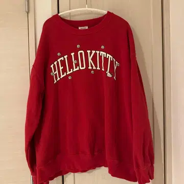 프릭스스토어 키티 50주년 콜라보 맨투맨