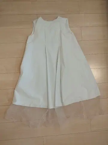 HARE 슬리브리스 무릎 기장 원피스