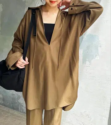 spick&span 레이온 트윌 V넥 셔츠 택 포함 미사용