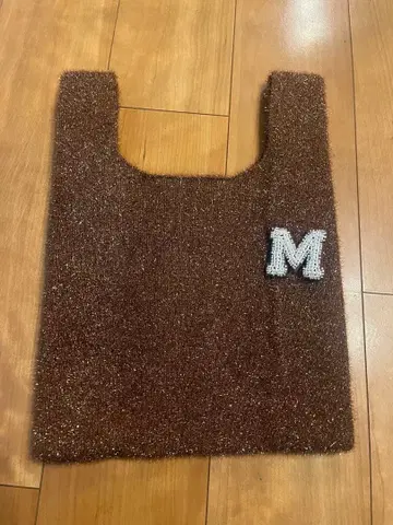 Mila Owen 비즈 배치 라메 니트 토트백