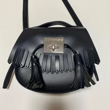 Dr. Martens 블랙 프린지 숄더백