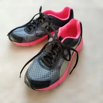 새상품급 푸마 러닝 스니커즈 23cm