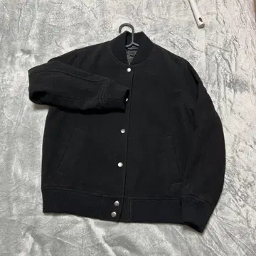 블랙 바시티 자켓