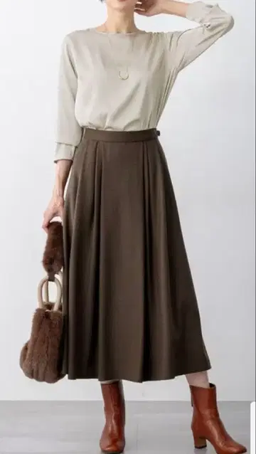 23구 워셔블 울 밀드 저지 턱 스커트 40 새상품급