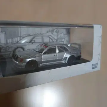 다이캐스트 모델 W124 실버 1/64