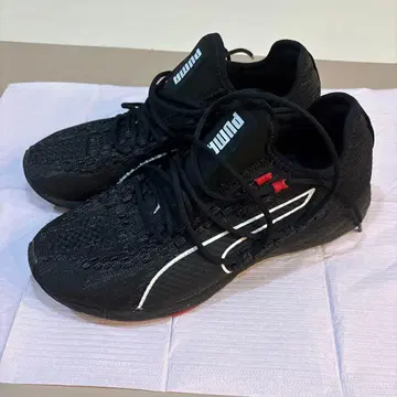 PUMA 블랙 러닝화