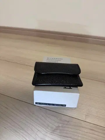 WILD SWANS 타앙 리자드 블랙